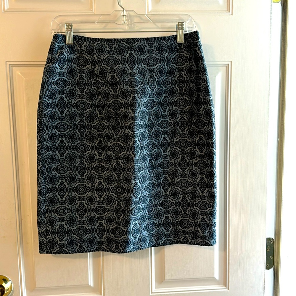 Brooks Brothers women size 6, Jacquard rear zipper skirt